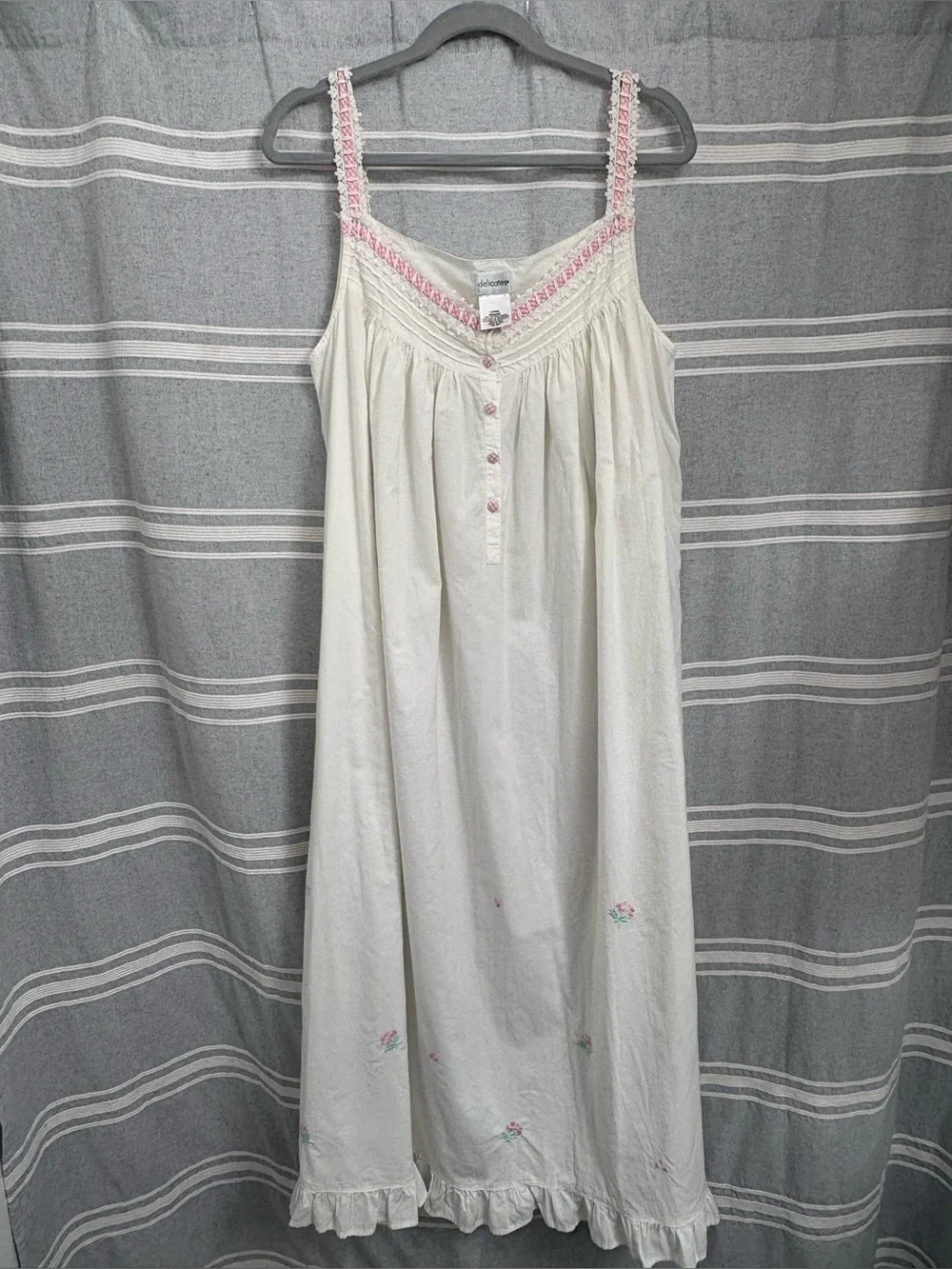 delicates  White Sleeveless Cotton Long Nightgown Size L Floral Embroidery